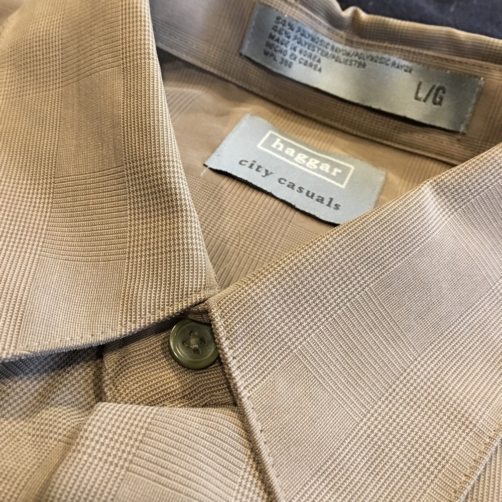 Short sleeved button dress shirt